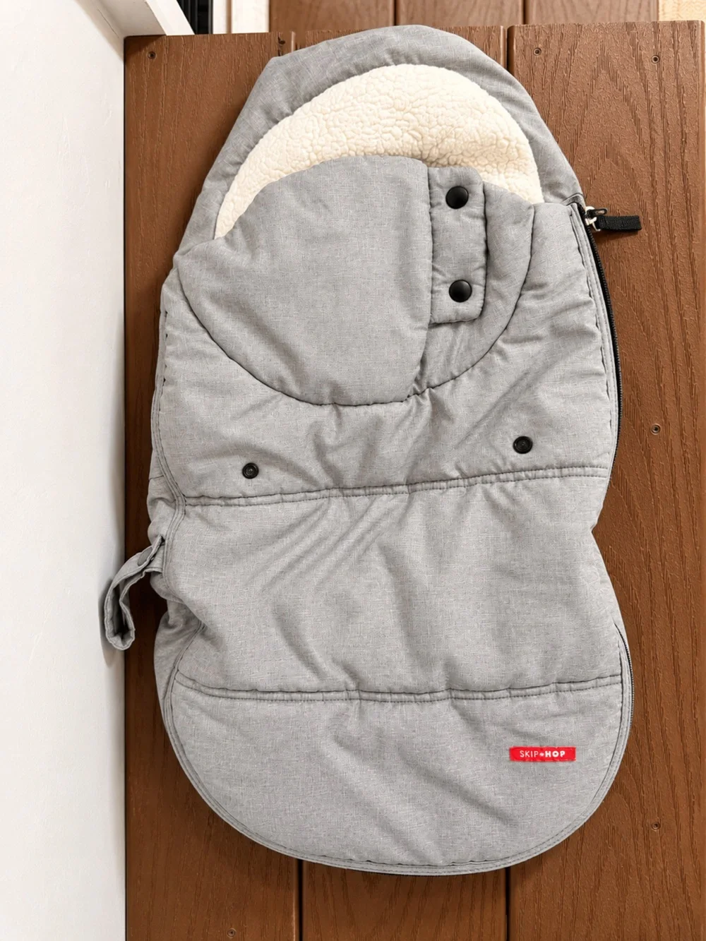 uppababy stella gray Vista RumbleSeat V3 series:Shakespeare Synergy Color:1717 White Champro Sports Apex Youth and a zipper panel